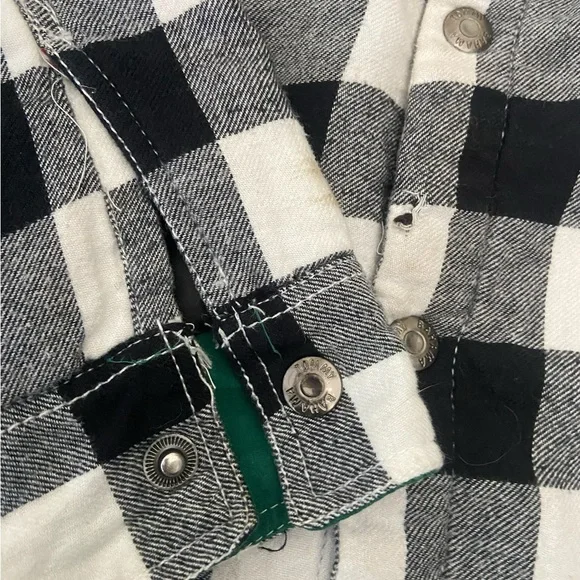 Tommy Bahama Size Med (10) Black and White Flannel Plaid Jacket w Fleece Lining - Picture 4 of 4